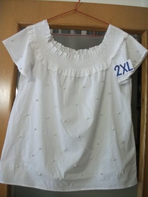 Blusas, camisetas, gabardina, tallas 52 y XXL,....