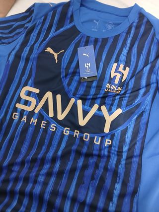 Camiseta Puma Fútbol Azul y Negra
Al Hilal 25/26. 