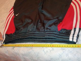 Pantalones Adidas baggy vintage Y2K grises y rojos