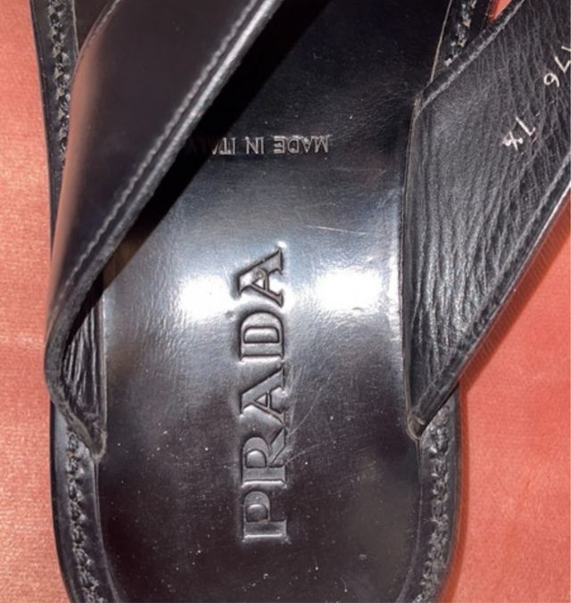 Infradito uomo Prada
Numero 41 e 1/2— ( size 7- 1/