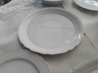 Vajilla Santa Clara Porcelana Dorada
67 piezas.