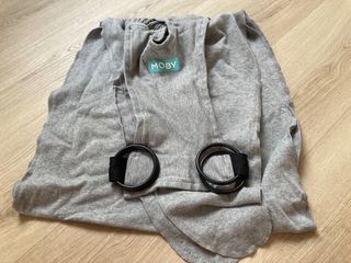 Mochila Portabebés Moby Fit Gris