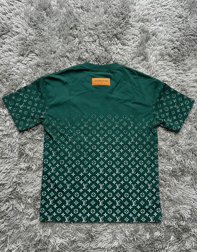 Camiseta Louis Vuitton Monogram Verde Degradado M