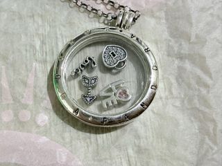 Pandora Locket con Abalorios Corazón y Amor