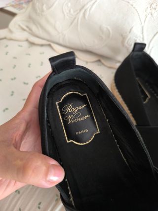 Esparteñas Roger Vivier negras con pedrería