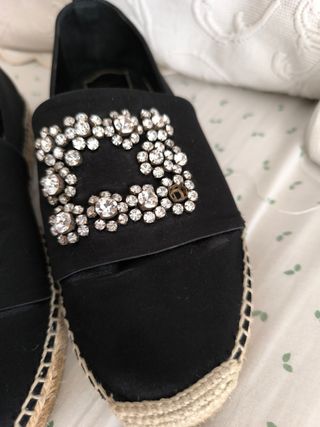 Esparteñas Roger Vivier negras con pedrería