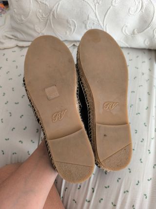 Esparteñas Roger Vivier negras con pedrería