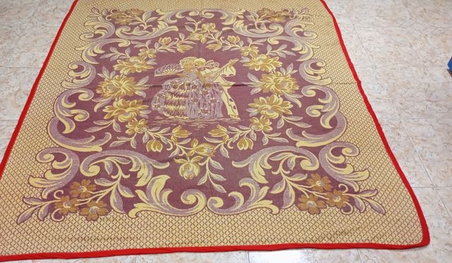 Manta Vintage Diseño Floral y Pareja