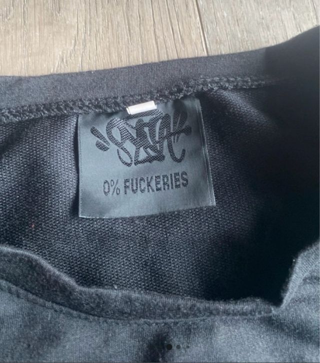 Maglia nera Syna World con stampa