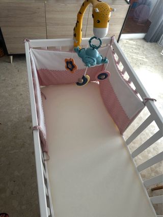 Cuna de bebé blanca