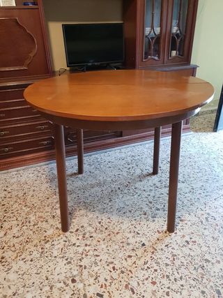 Mesa redonda de madera