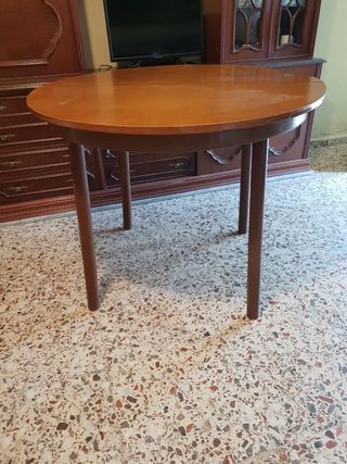 Mesa redonda de madera