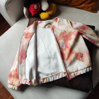 Chaqueta floral niña, delgada,
Talla 6 años.