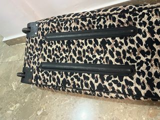 Maleta de tela con estampado de leopardo