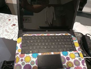 1 Ordenador HP 
1 Ordenador acer 