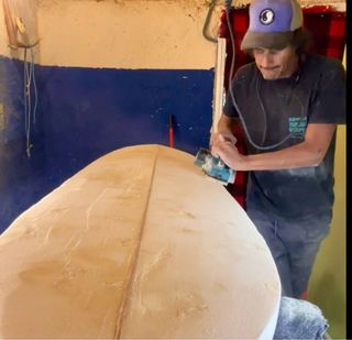 Reparación de Tablas.
Little House Surf Stud