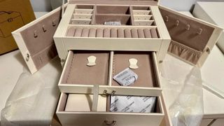 Joyero Songmics grande beige y blanco