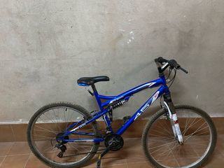 Bicicleta de montaña azul 45