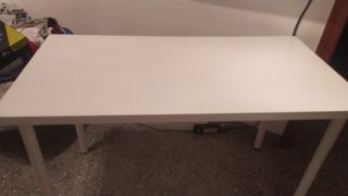 Mesa blanca patas metálicas
