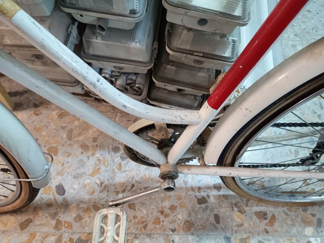 Bicicleta antigua para restaurar