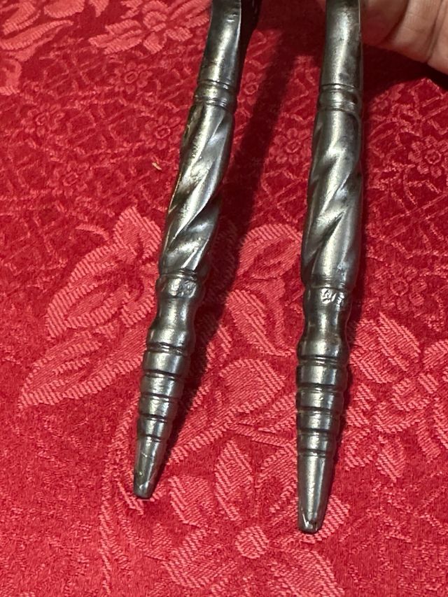 2 antichi schiaccianoci in metallo