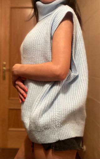 Chaleco punto cuello alto azul