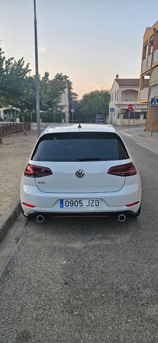 Volkswagen Golf 7.5 dsg 230cv