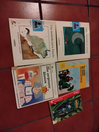 Varios libros de cuentos
