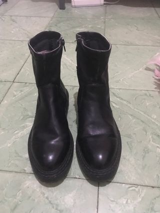 Botas negras con cremallera