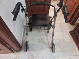 Andador para mayores con cesta