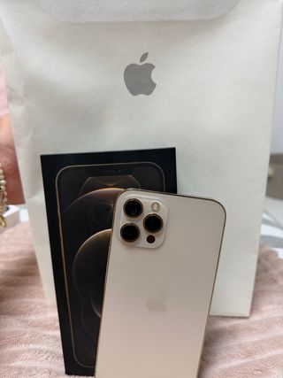 iPhone 12 Pro Max 128GB + 7 Fundas + 2 Protectores