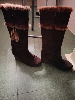 Botas y bolso marrón