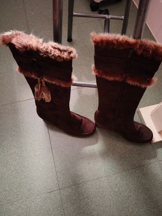 Botas y bolso marrón