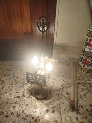 Lámpara de mesa antigua de bronce