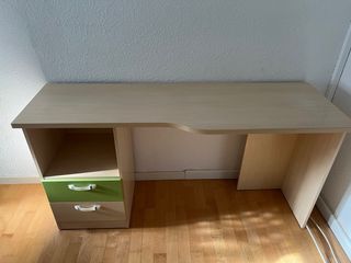 Escritorio madera con cajones 