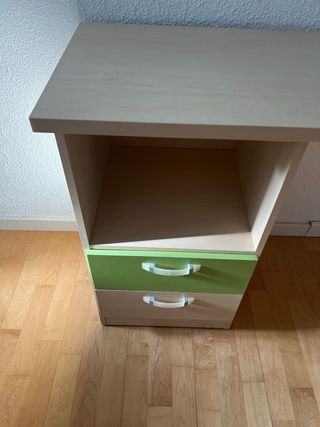 Escritorio madera con cajones 
