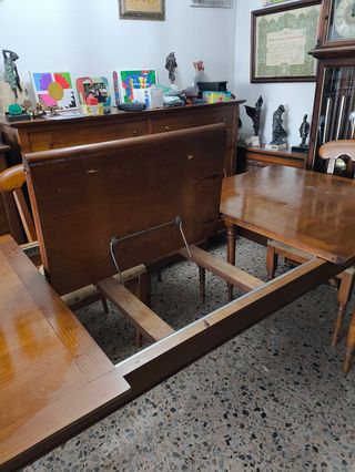 Mesa de comedor de madera
