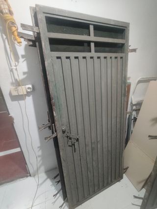 Puerta de hierro