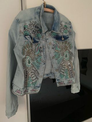 Chaqueta vaquera bordada