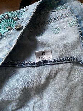 Chaqueta vaquera bordada