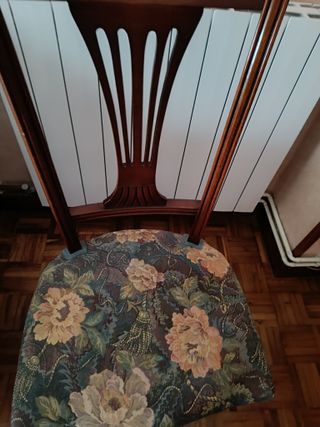 Mesa comedor y 6 sillas madera. 
