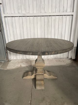 Mesa de comedor de madera rústica