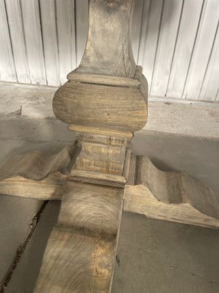 Mesa de comedor de madera rústica