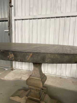 Mesa de comedor de madera rústica