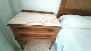 Mesillas de noche de madera y mármol