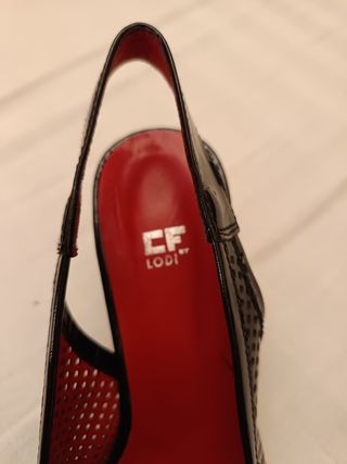 Zapatos destalonados negros y rojos