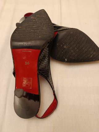 Zapatos destalonados negros y rojos