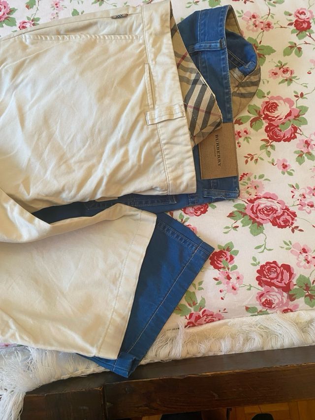 Lote Burberry: Pantalones Beige y Azules