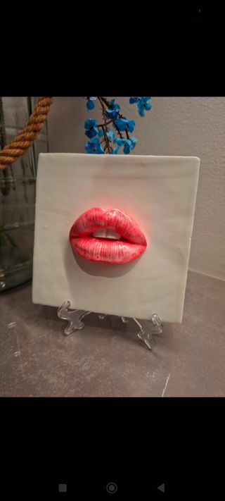 Azulejo artístico labios rojos