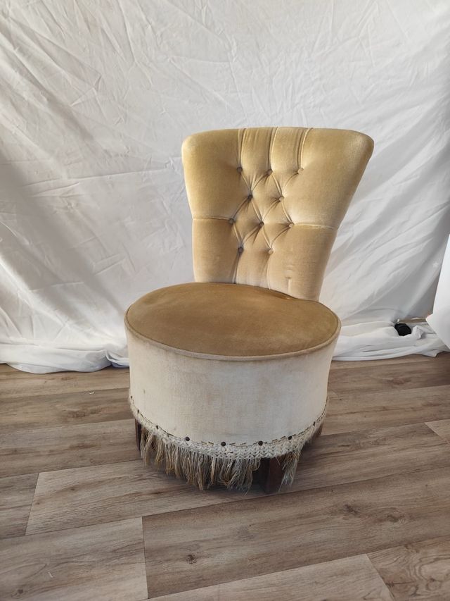 Sillón descalzador antiguo terciopelo beige